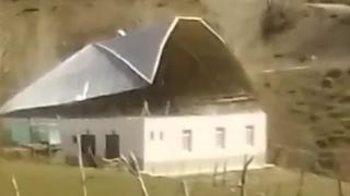 Van'da fırtına cami çatısını uçurdu