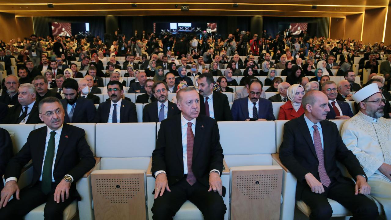 "Dünya yeniden İslam düşmanlığının yükselişe geçtiği döneme girdi"