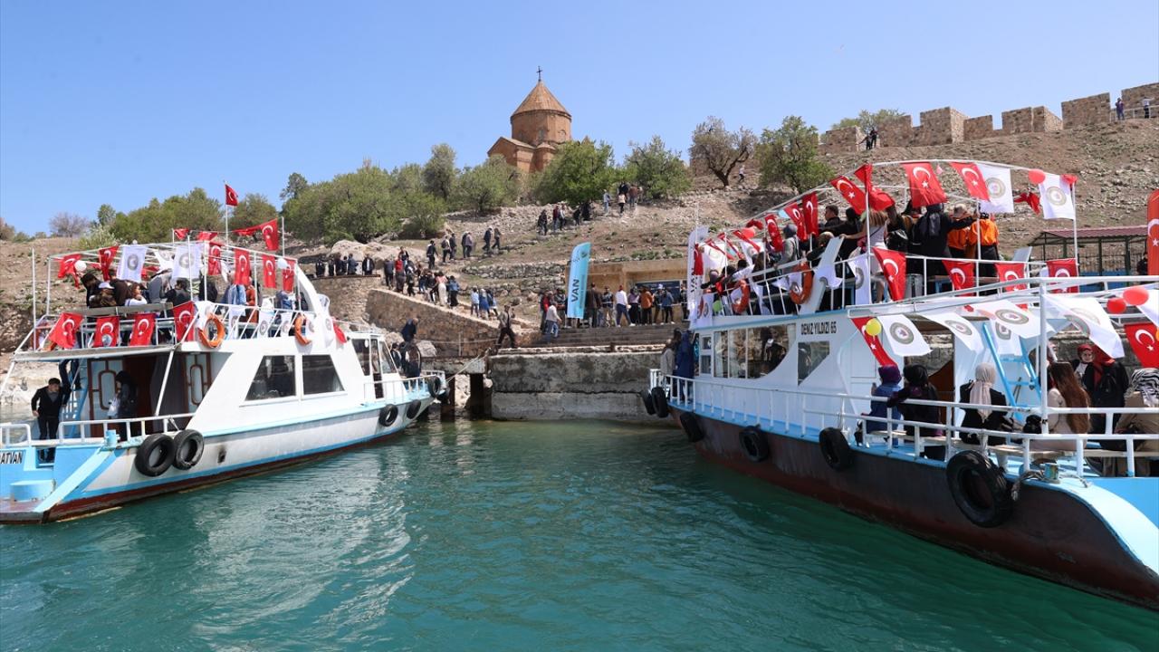 "Sevginin dünyadaki bütün silahlardan güçlü olduğuna inanıyoruz"