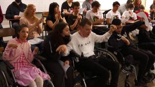 Engelleri sanat ve sporla aştılar