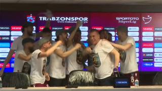 Trabzonsporlu futbolculardan Abdullah Avcı'ya 'sulu şaka'