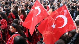 Brüksel'de Türk halk oyunları coşkusu