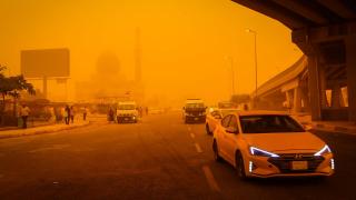 Bağdat'ı kum fırtınası vurdu: Uçuşlar askıya alındı