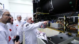 Bakan Varank, TÜRKSAT 6A uydusunu inceledi