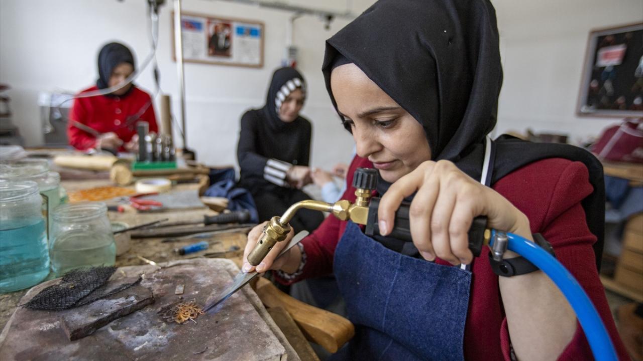 Geleceğin kadın kuyumcuları