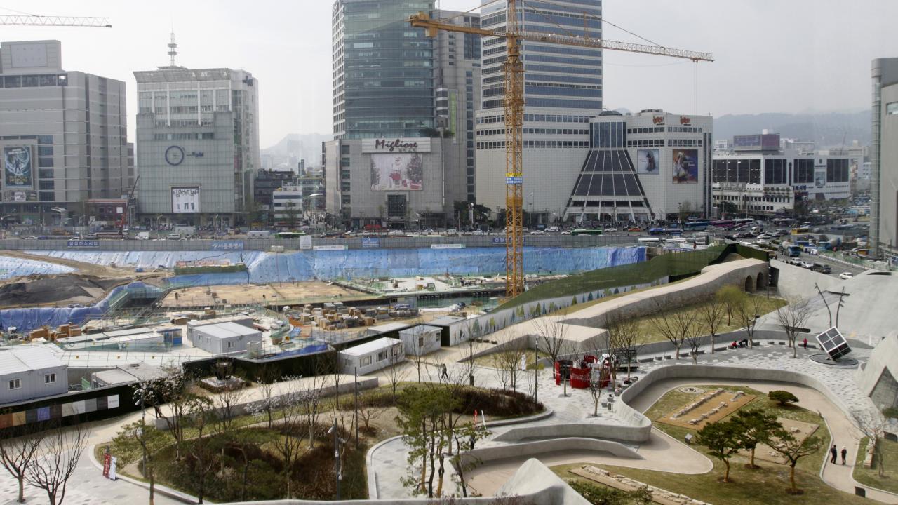 Güney Kore, nüfusu ve Kuzey Kore`ye yakınlığı nedeniyle Seul`ü taşıyor