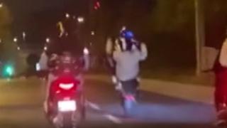 Motosikletle tehlikeli yolculuk kamerada