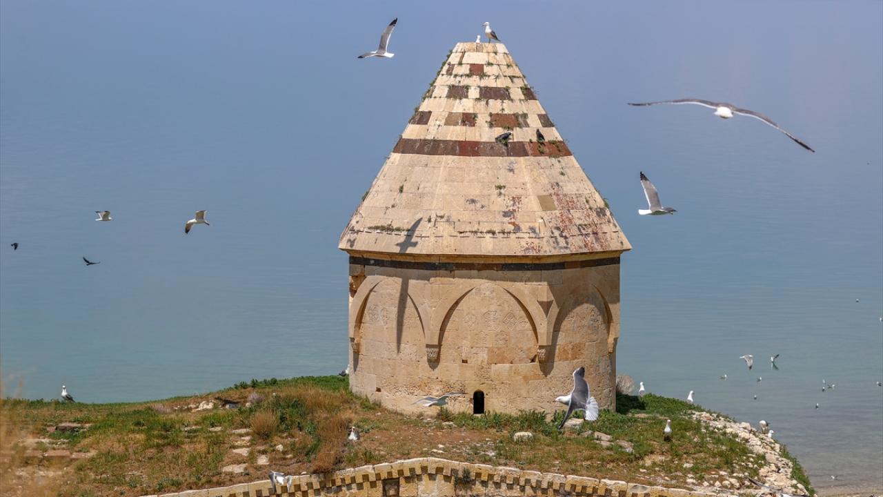 Akdamar Adası`na 25 bin ziyaret