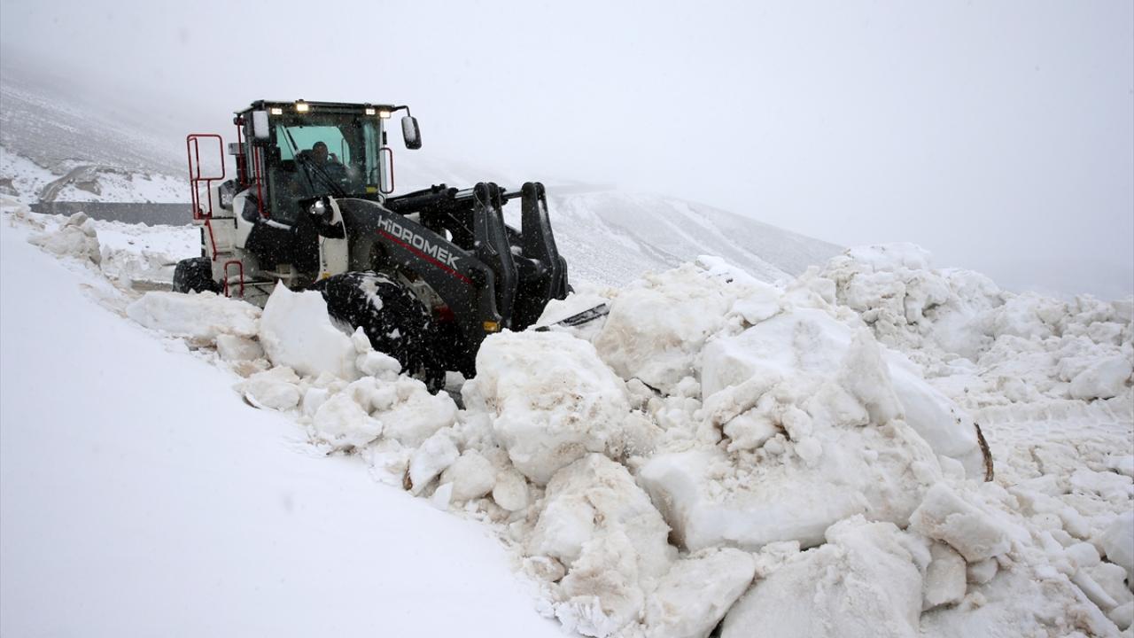 Bitul Kar Van ve Bitlis'te kar etkili oldu | TRT Haber Foto Galeri
