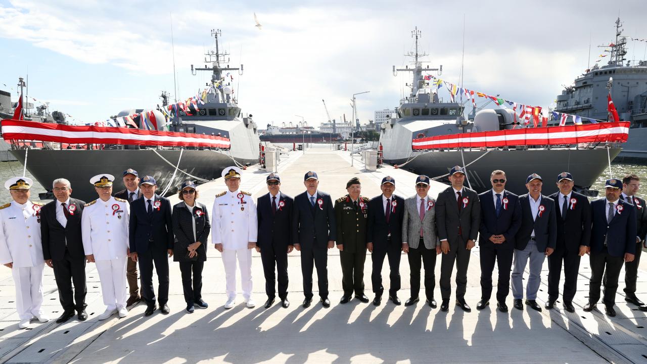 Yunanistan’ın sığınmacılara yönelik insanlık dışı davranışlarına da dikkati çeken Akar, şunları kaydetti: