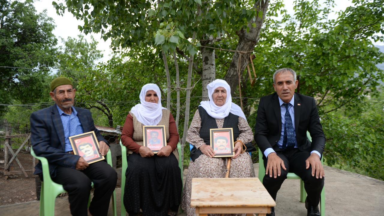 "Kahraman annemiz ve çocuklarıyla gurur duyuyoruz"