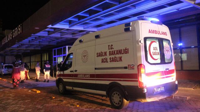 Aydında kamyonetin devrilmesi sonucu 2 kişi yaralandı