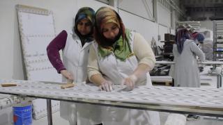 Kadın ustaların elinden çıkan kapılar 35 ülkeye ihraç ediliyor