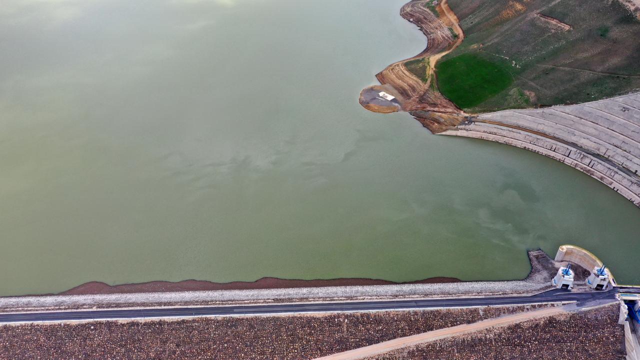 Bu yıl kar ve yağmur sularıyla barajlarda doluluk oranlarının yükselmeye başladığını belirten Fırat, şunları kaydetti: