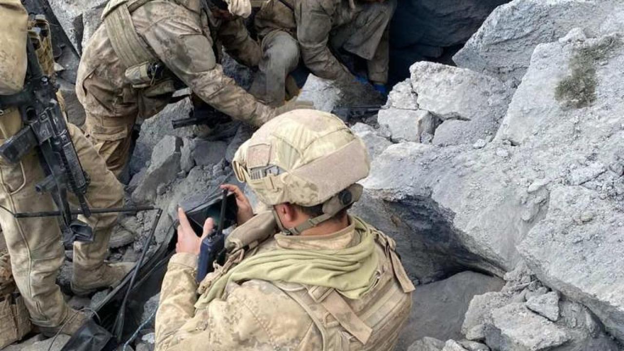 Çok sayıda sığınak ve depo imha edildi