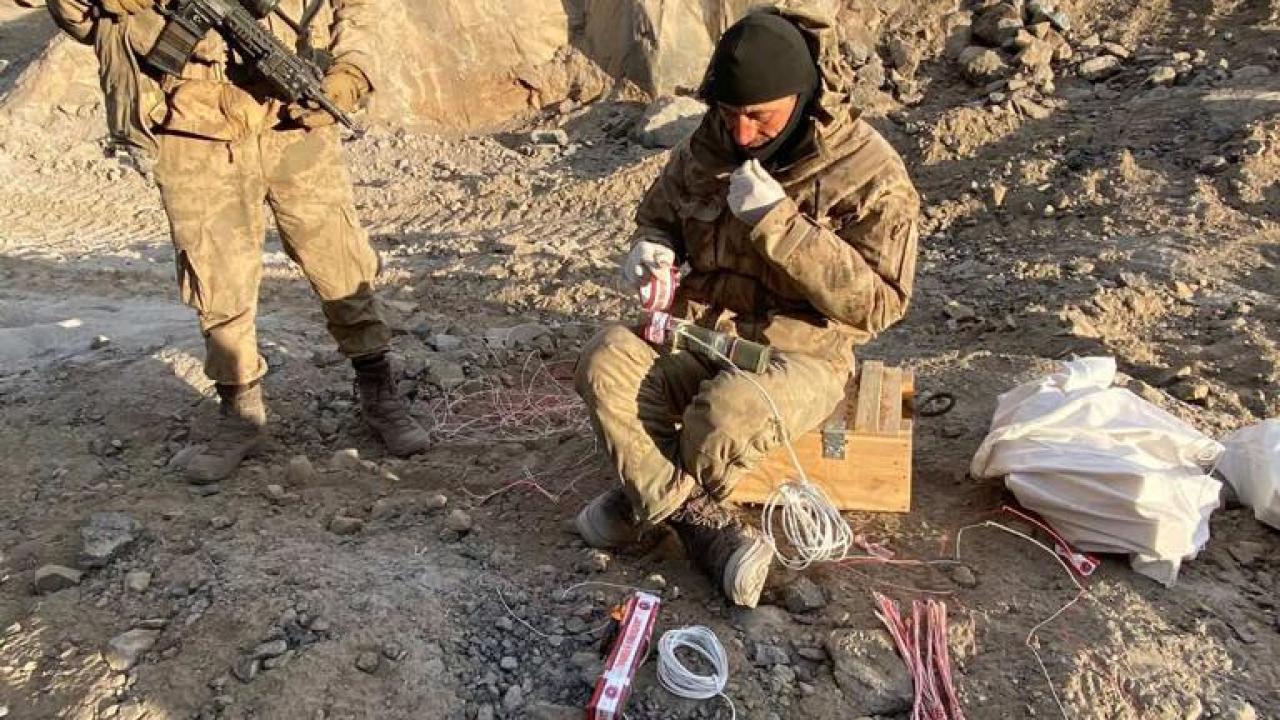 Mağara çembere alındı