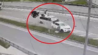 Minibüs yol kenarındaki araca arkadan çarptı: 2 ölü