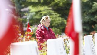 Şehitliklerde buruk 'Anneler Günü'