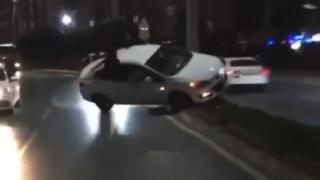 Asker konvoyundaki bir aracın takla attığı anlar kamerada