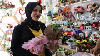Çiçekçilerde 'Anneler Günü' mesaisi