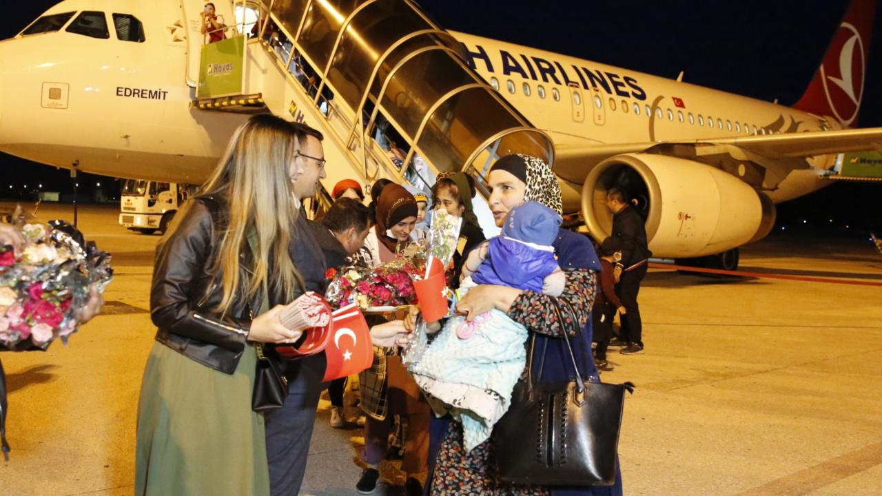 "Vatan topraklarına ayak bastığımız için çok mutluyuz"