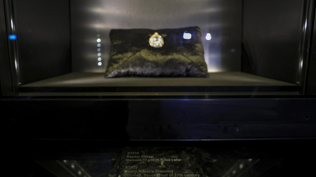 "Topkapı Sarayı’ndaki eserler güvenlik önlemlerinin tamamı alınarak sergilenmektedir"