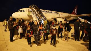 Ukrayna'dan tahliye edilen Ahıska Türkleri'nin ikinci kafilesi Elazığ'da