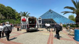 Bursa'da AVM'deki bir mağazanın çatısı çöktü