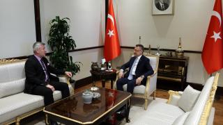 Cumhurbaşkanı Yardımcısı Oktay, şarkıcı Metin Şentürk'ü kabul etti