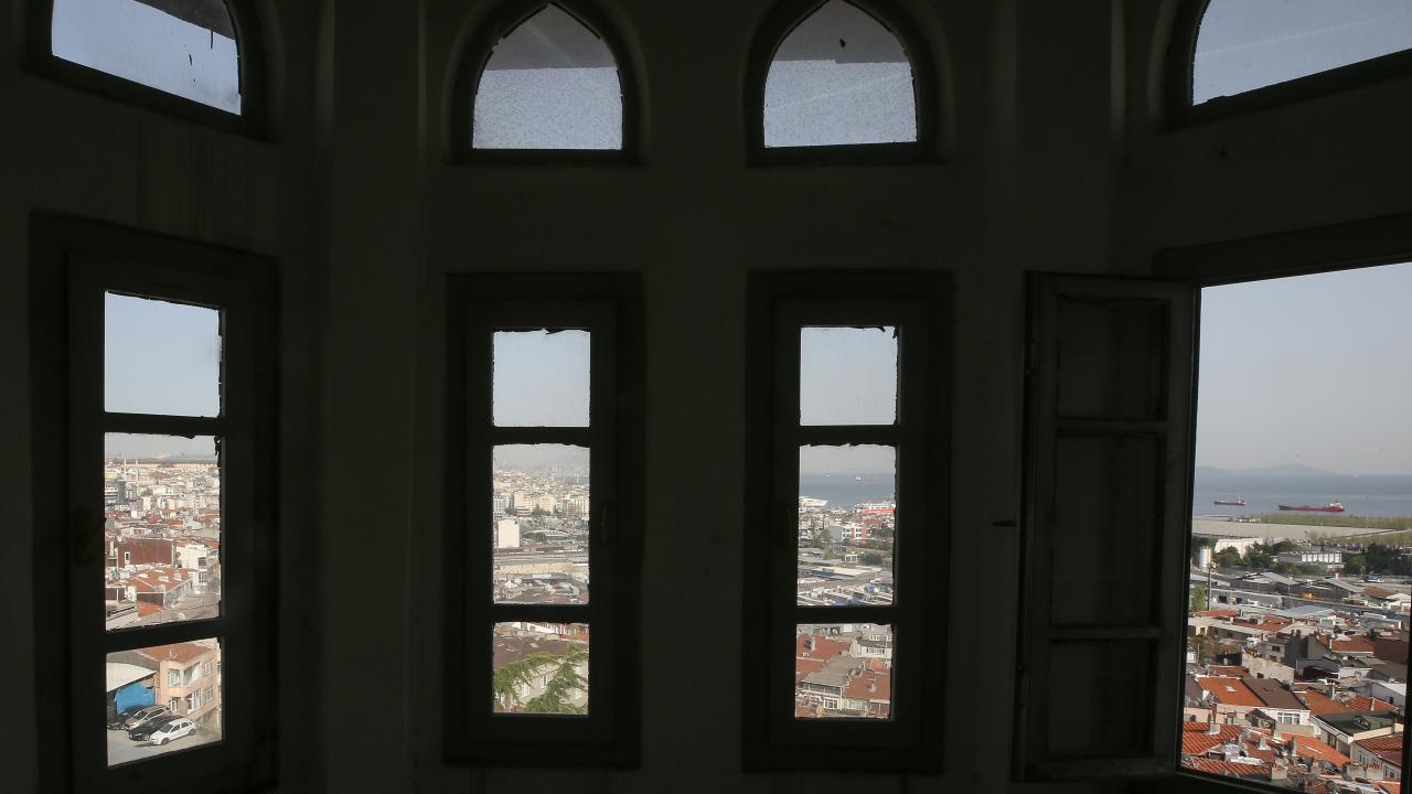 2. Meşrutiyet`in 1908`de ilanının ardından yapılan seçimlerde Bolu Mebusu olarak meclise girdi.