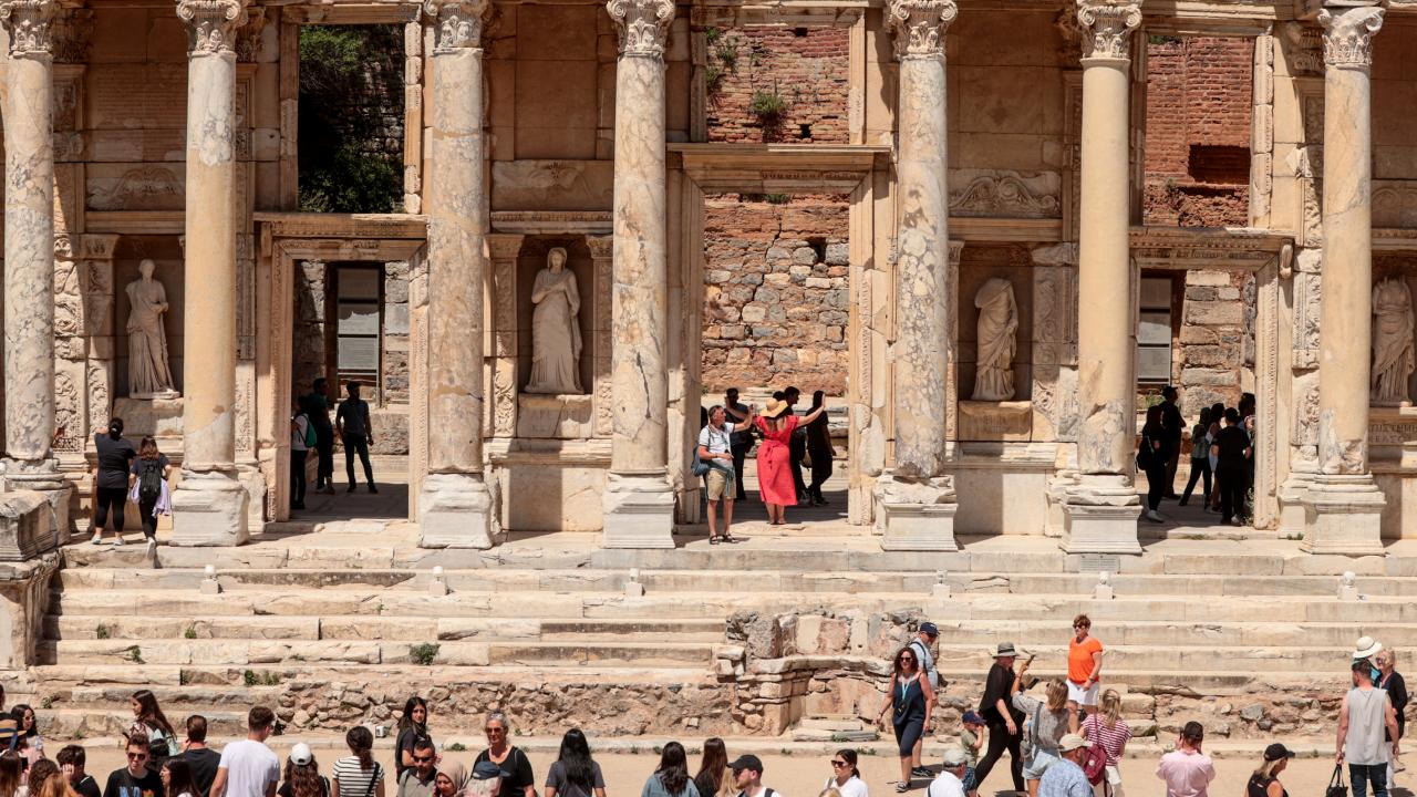 Bölgedeki turist hareketliliğini "salgın öncesi" ve "salgın sonrası" dönemlerine göre değerlendirdiklerini ifade eden Topal, şunları kaydetti: