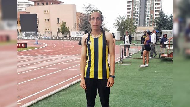 Milli atlet Dilek Koçak 800 metrede yıldızlar Türkiye rekorunu kırdı