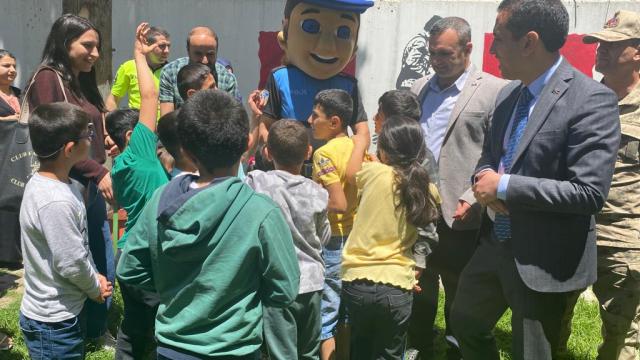 Suruçta Engelliler Haftası kapsamında çocuklar polis merkezini ziyaret etti