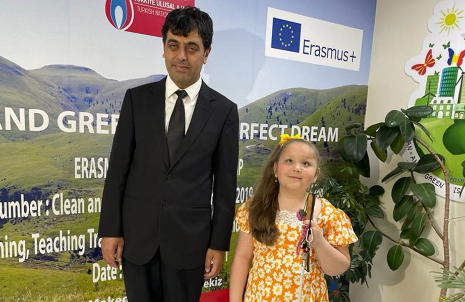 "Ada, söyleneni anında yapıyor, dinlediği her şeyi çalabiliyor"