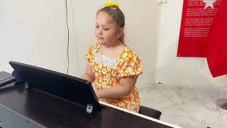 Görme engelli Ada'nın üstün yeteneği, BİLSEM'de keşfedildi