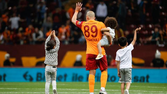 Feghouli Galatasaraya veda etti