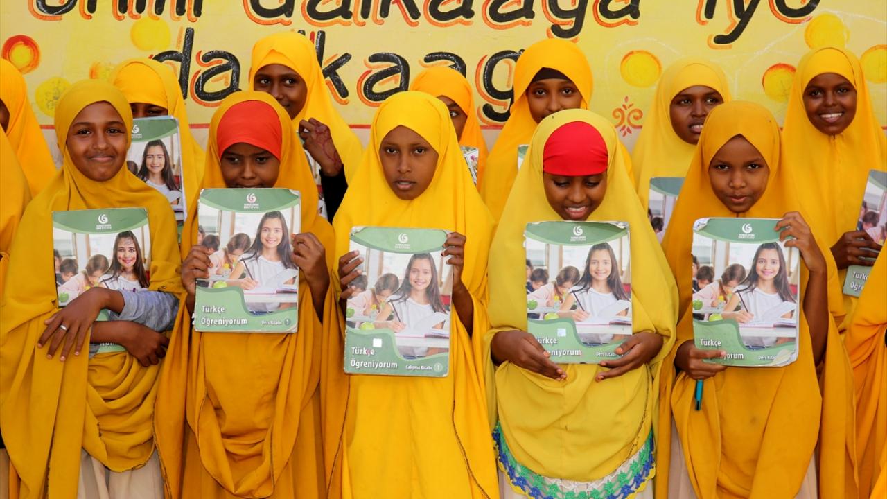 “Türkiye’yi sevdiğimiz için Türkçe öğretimine başladık”