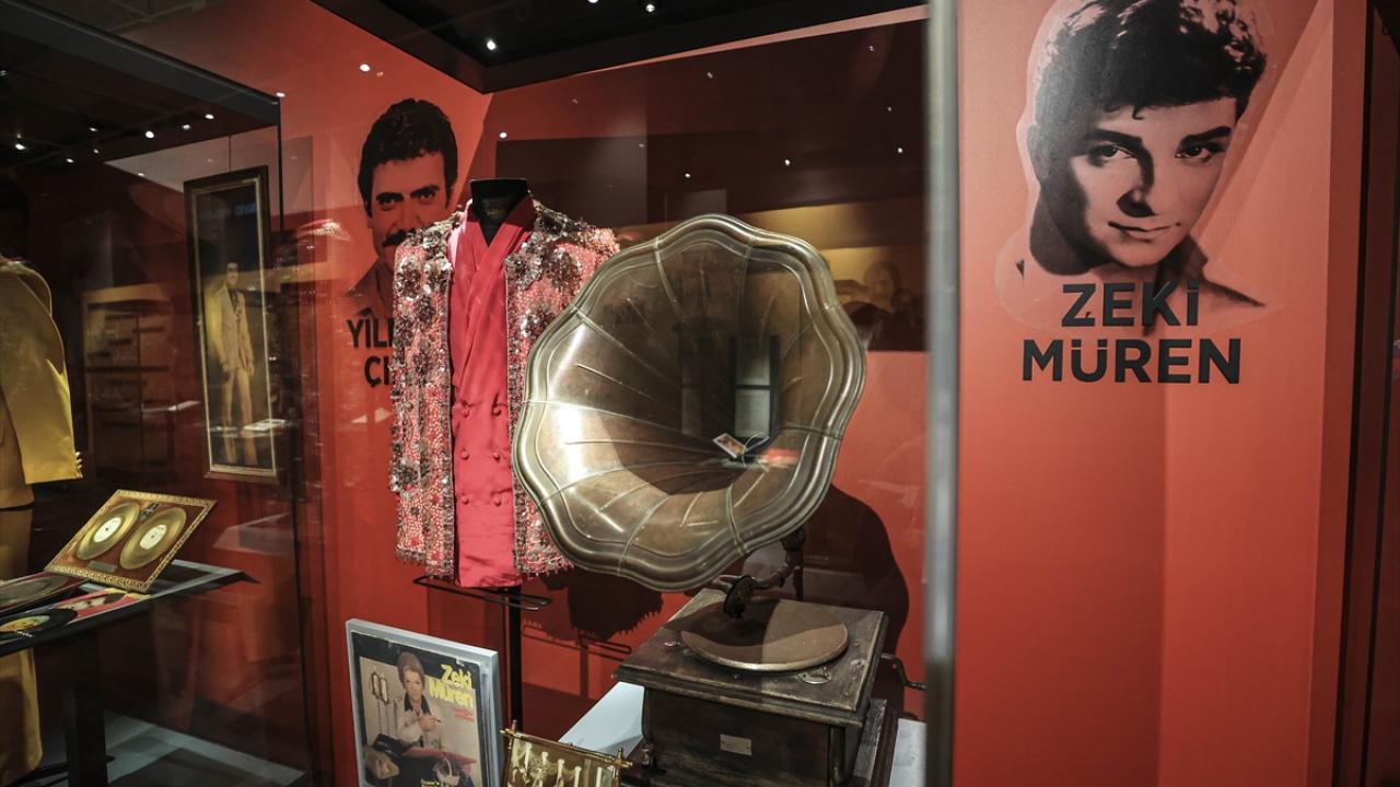 Zeki Müren ve Barış Manço`ya ait eşyalar yer alıyor