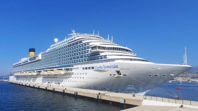 İtalya bandıralı kruvaziyer Bodrum Limanına yanaştı