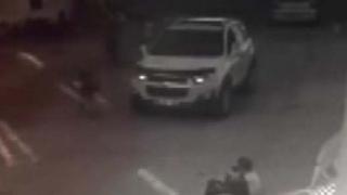 Otomobilin altında kalan çocuk sağ kurtuldu