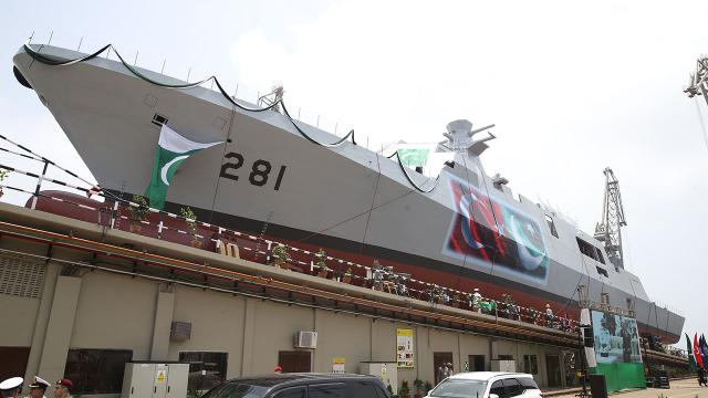 Pakistan MİLGEM Projesinde üçüncü gemi suya indirildi