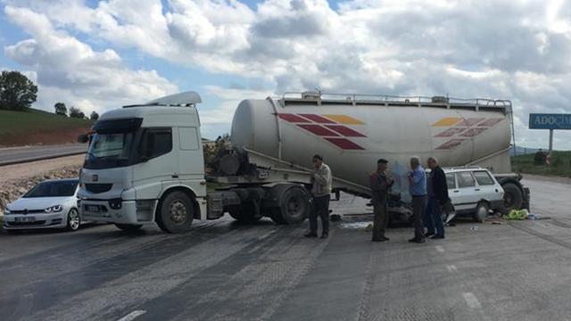 Tokatta otomobil ile çekici çarpıştı: 6 yaralı