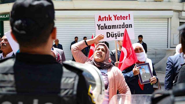 Vanlı aileler evlat nöbetini sürdürdü