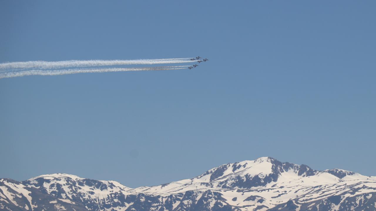 Üniversitenin bahar şenlikleri kapsamında Türk Yıldızları`nın gösteri yaptığını ifade eden Makas, şöyle konuştu: