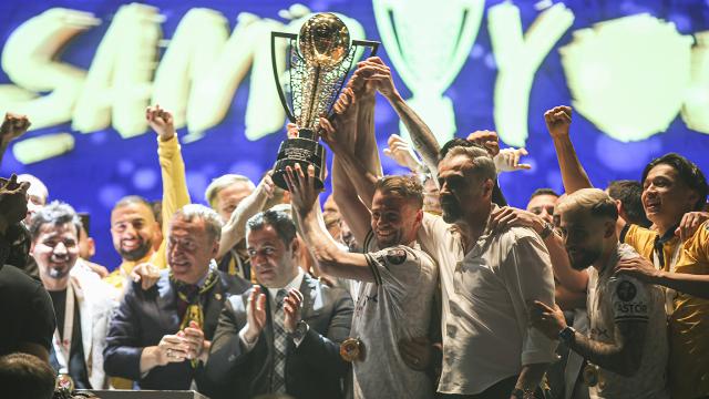 Süper Lige yükselen MKE Ankaragücü, şampiyonluk kupasını aldı