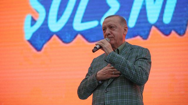 Cumhurbaşkanı Erdoğan: Raf ömrü tükenmiş siyaset simsarlarına mesaj vermeye geldik