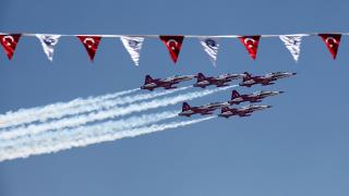 Türk Yıldızları Erzincan'da gösteri uçuşu gerçekleştirdi