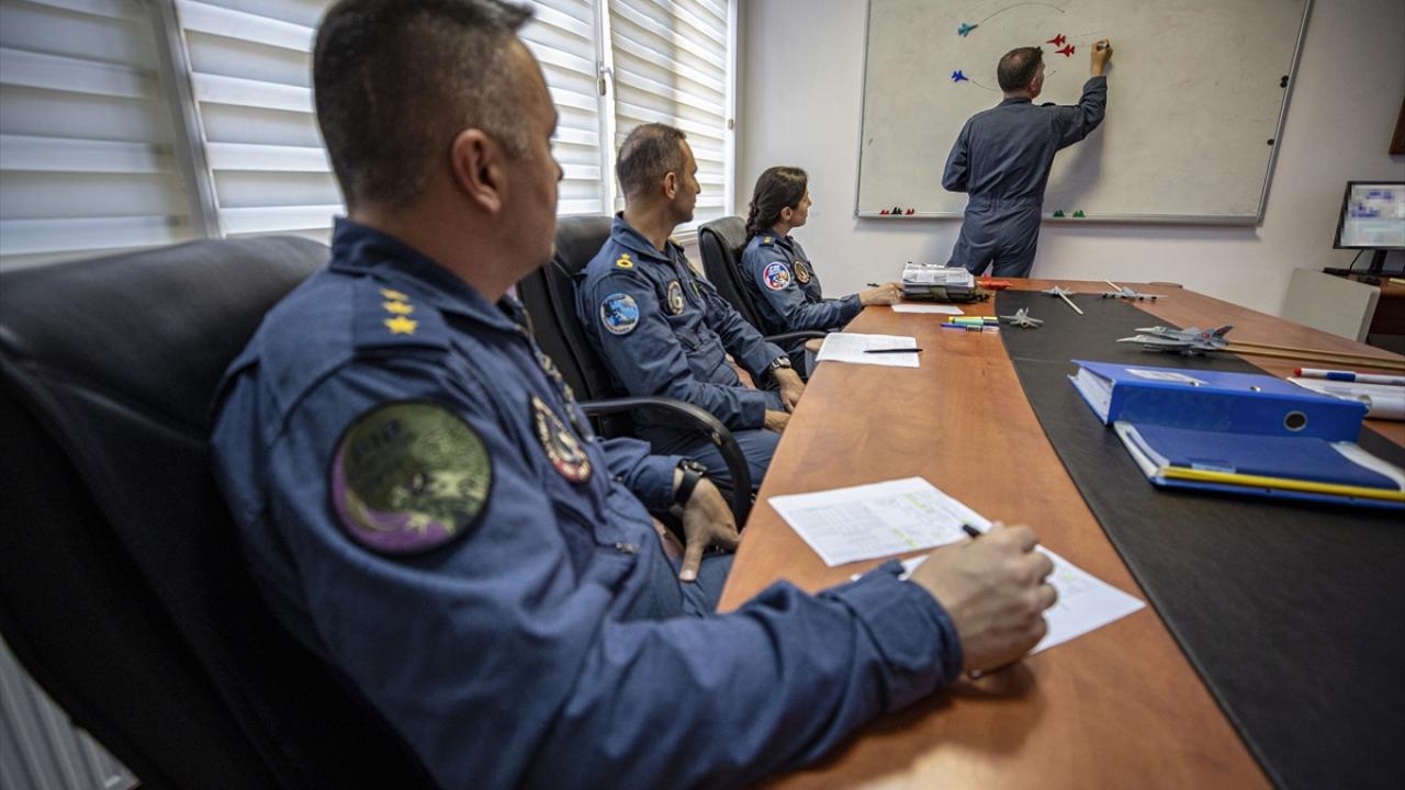 F-16`lar yüzlerce çalışanın emeğiyle havalanıyor