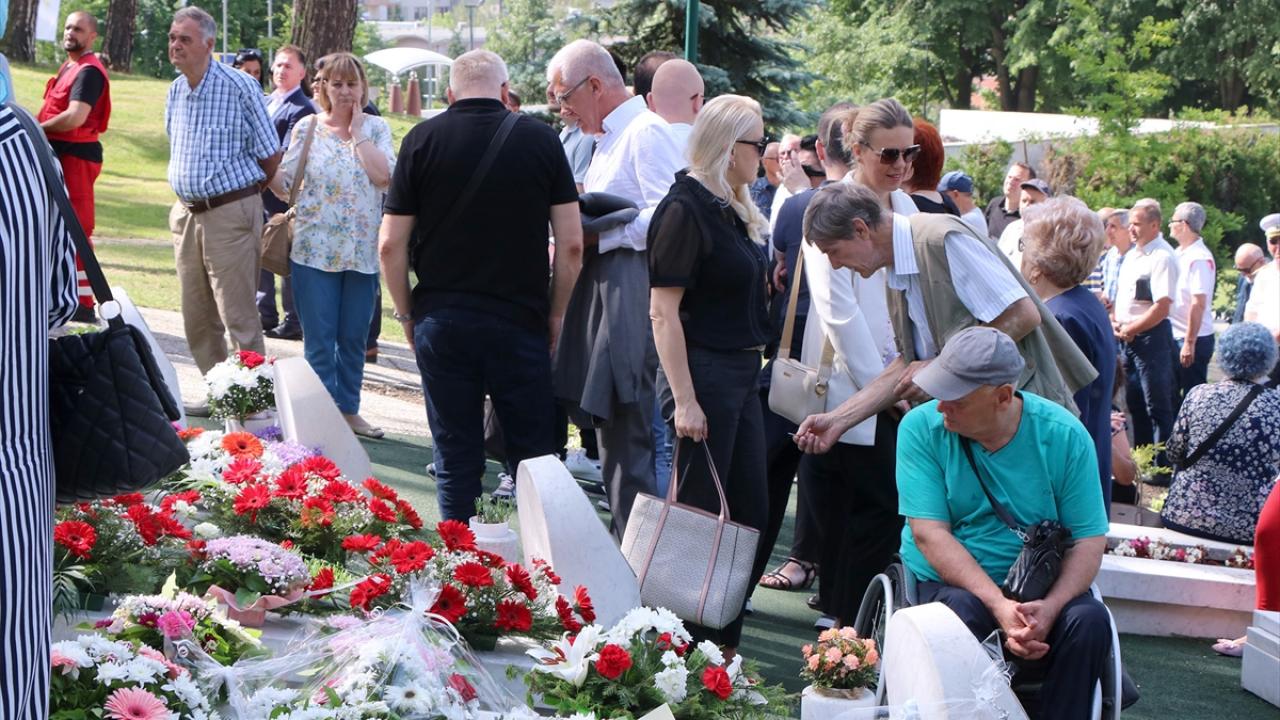 Tuzla`da 71 sivil öldü