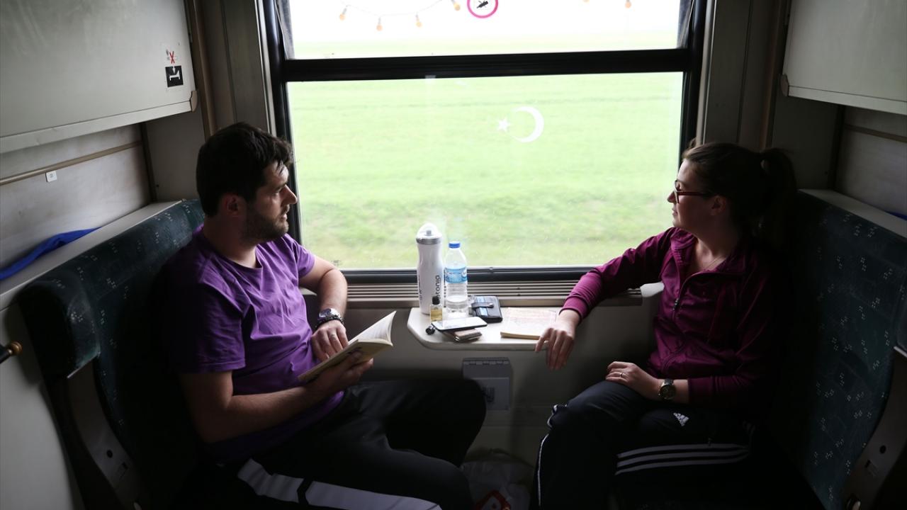 "Kuşların uçuşunu seyrettik, leylekler gördük"